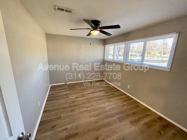 Foto del edificio - 8330 Woodhurst Dr