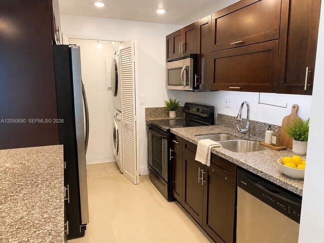 Foto del edificio - 100 Lakeview Dr