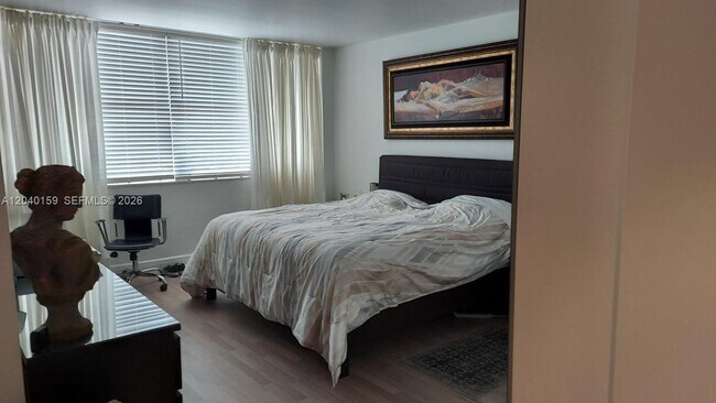 Foto del edificio - 3140 S Ocean Dr