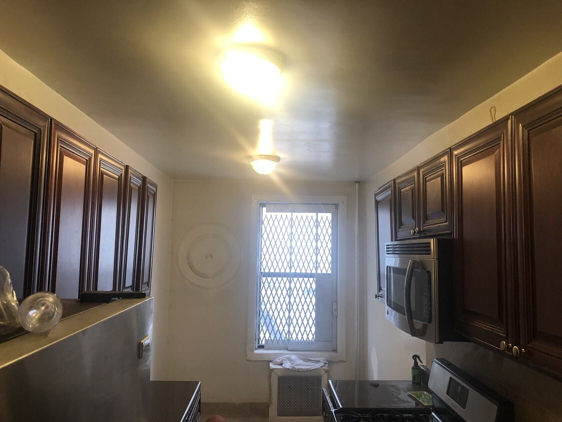 Foto principal - 679 Waring Ave