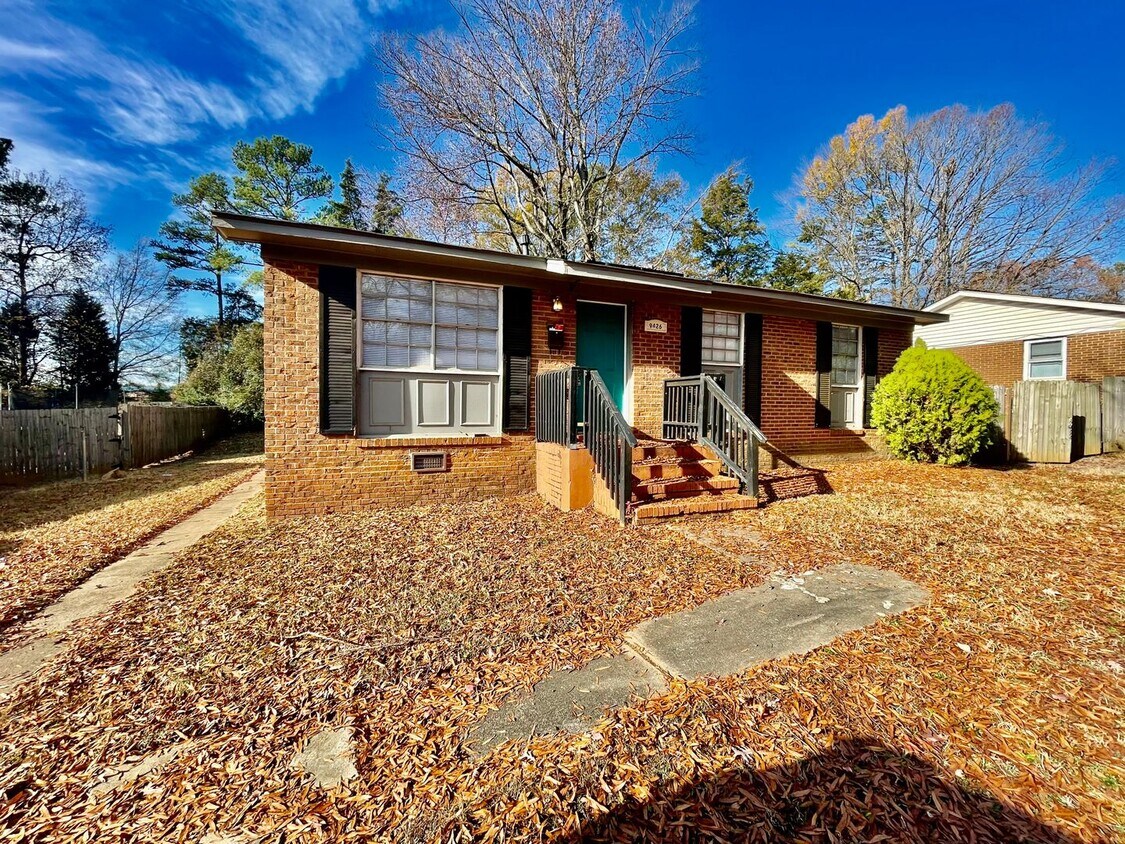 Primary Photo - Lovely 3 bedroom 1.5 bath home in South Ch...