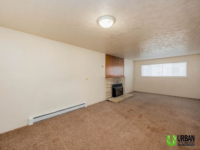 Building Photo - Spacious 2bed/1bath duplex