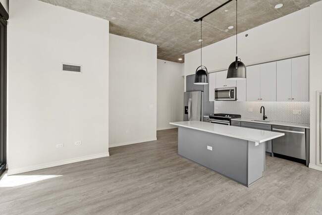 Photo - 129 W Huron St Apartment