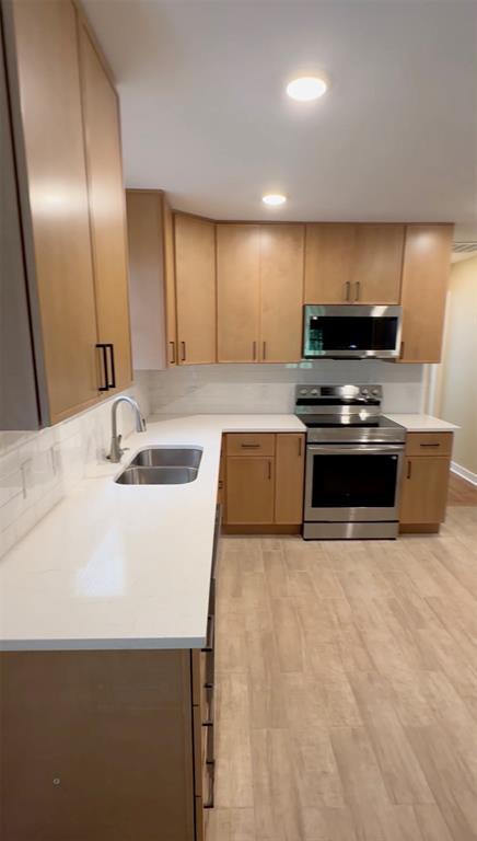 Building Photo - 713 Harris Ave