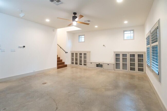 Foto del edificio - 610 W Live Oak St