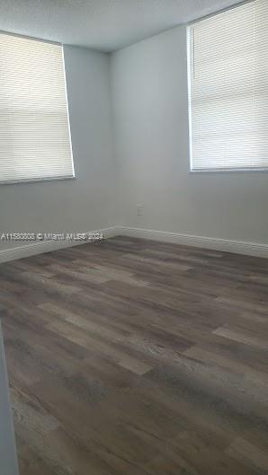 Foto del edificio - 492 NW 165th St