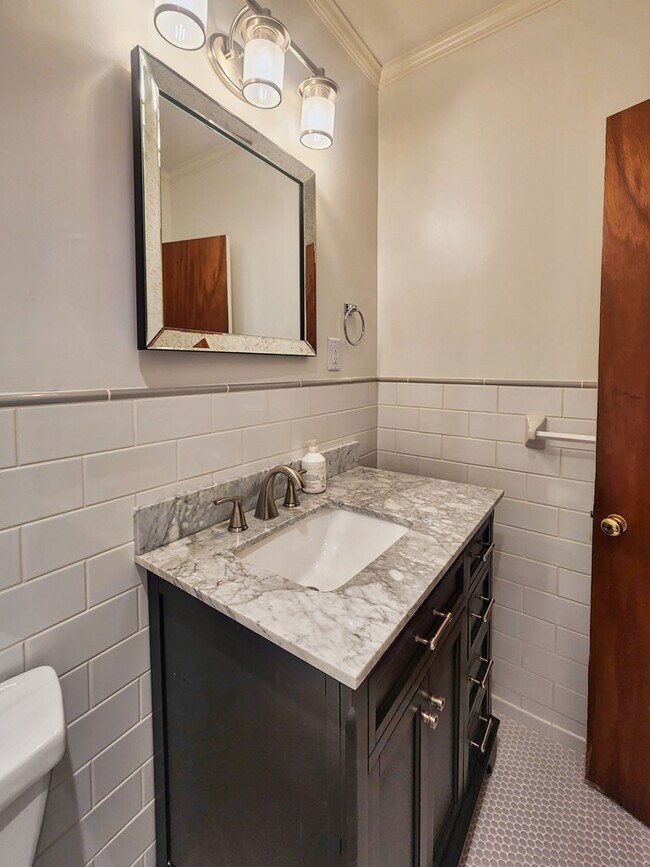 Foto del edificio - 1210 E Washington St