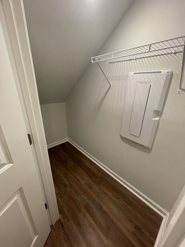 Building Photo - 3 bedroom home in Lexington area! Available in June