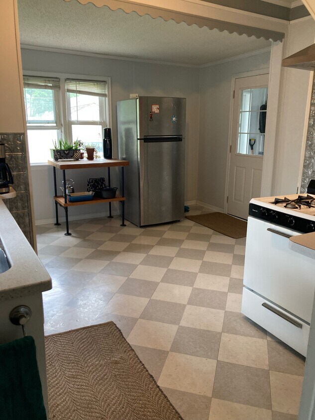 Kitchen - 1252 6th St E