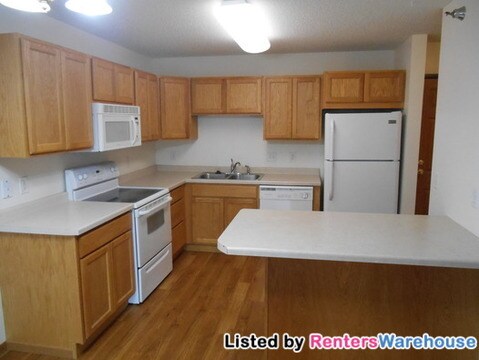 Building Photo - 880 Lyn Way