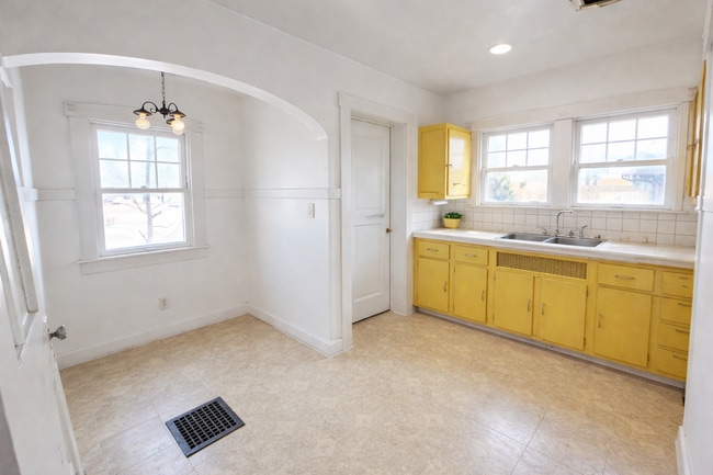 Building Photo - 3547 Winthrop Ave