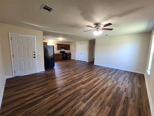 Building Photo - 2402 14th Ave N