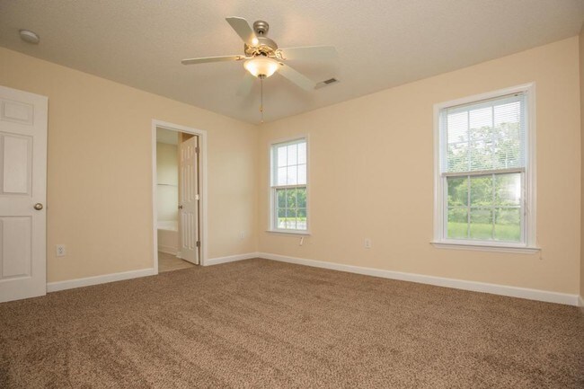 Building Photo - 127 Spring Leaf Lane