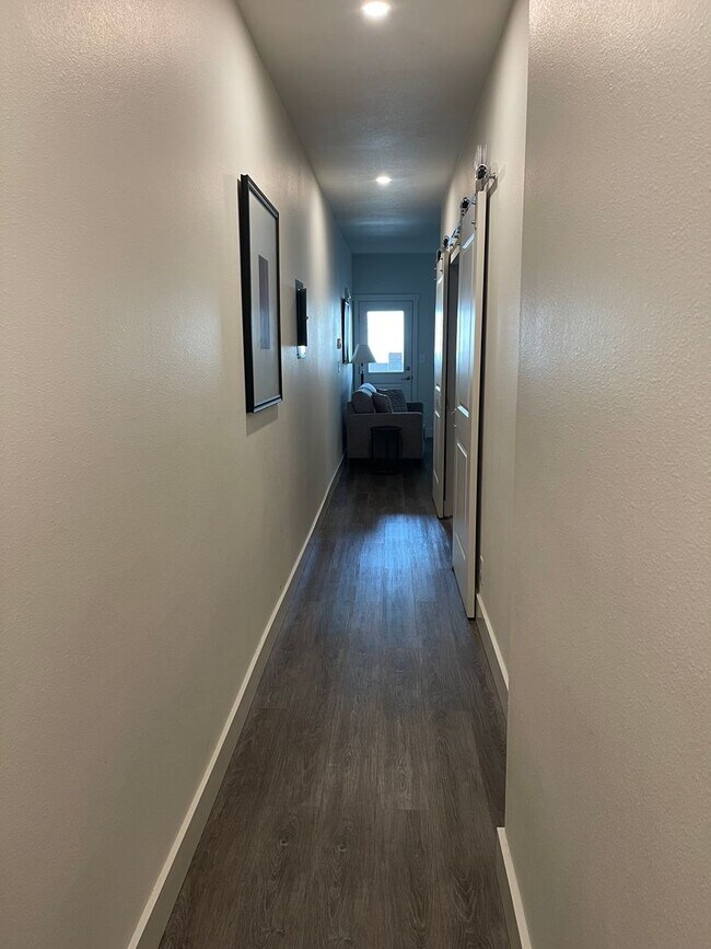 Building Photo - FURNISHED 1 BEDROOM 1 BATH APARTMENT  - BREMERTON