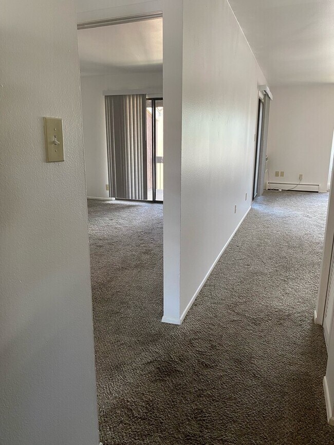 Building Photo - Charming Condo located in the heart of Col...