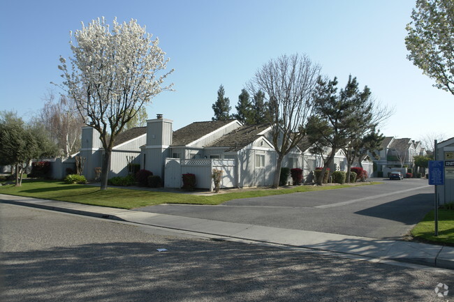 Building Photo - Regency Court