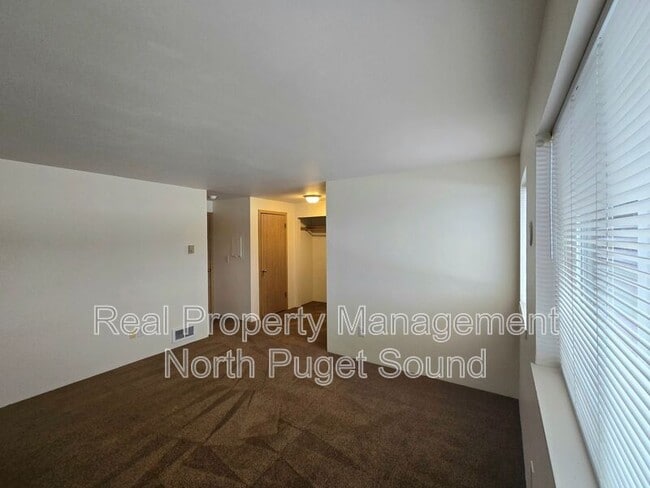 Building Photo - 8326 Henning Dr