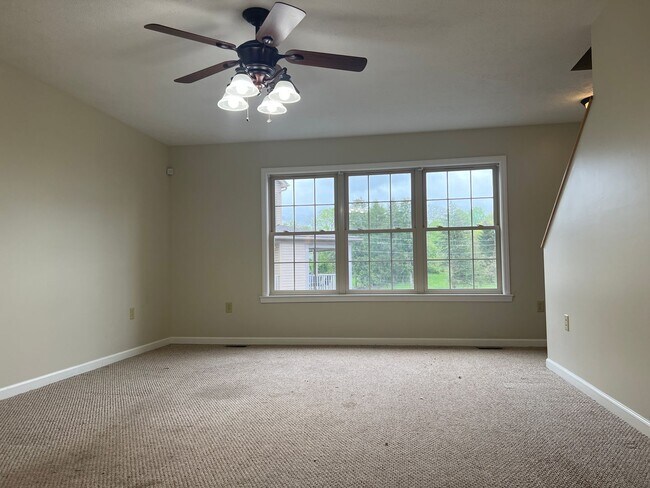 Foto del edificio - 2 Bedroom, 2.5 Bath Townhome Near Med Center - Available 05/20/2026!