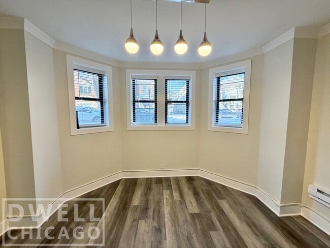 Building Photo - 3820 N Greenview Ave