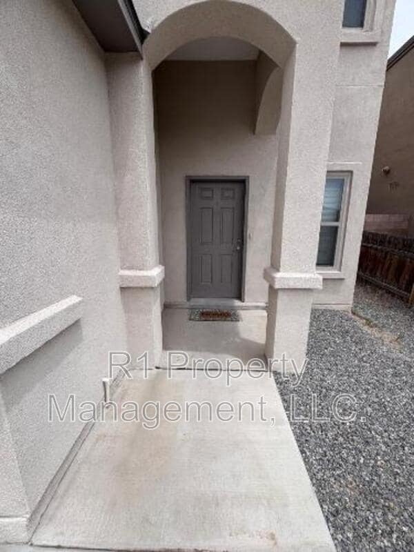 Building Photo - 13727 Covered Wagon Ave SE