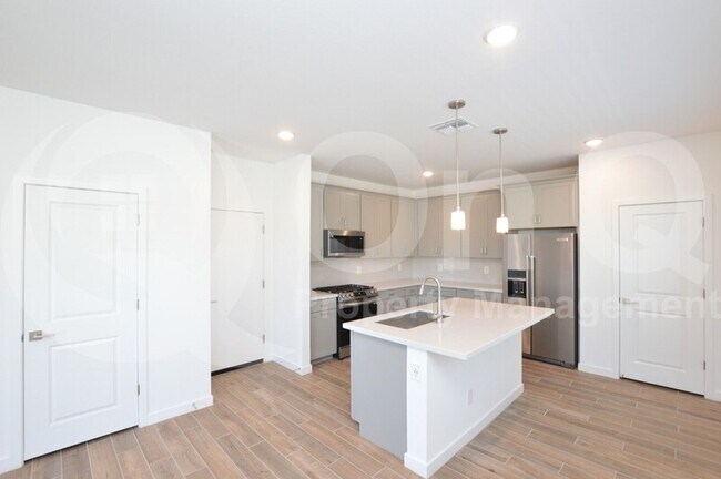 Building Photo - 9244 E Sphere Ave