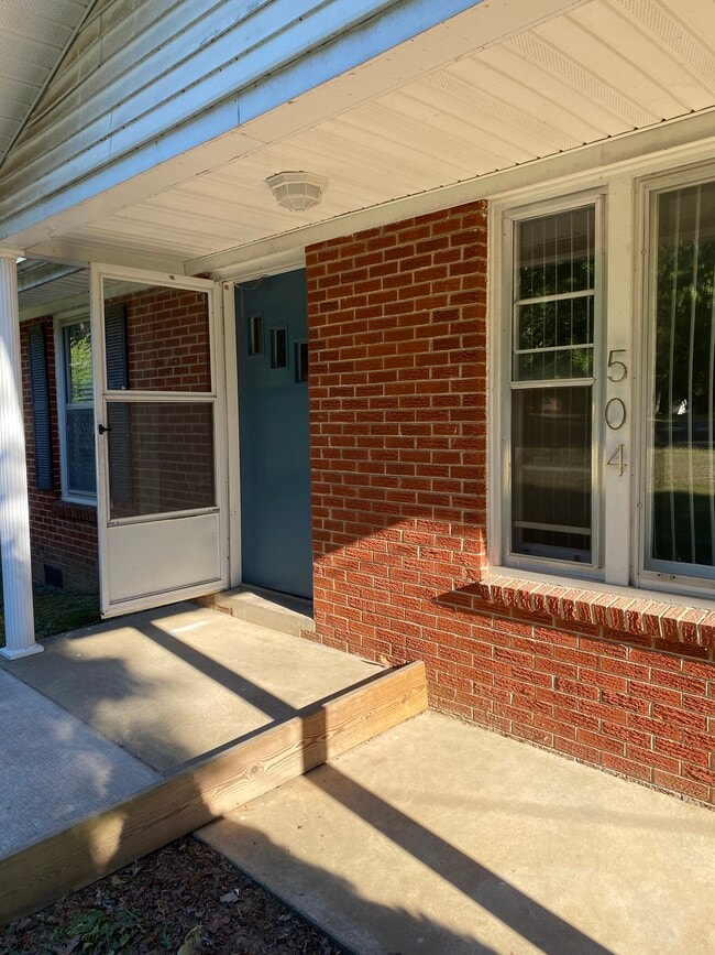 Building Photo - 504 Luther Rd