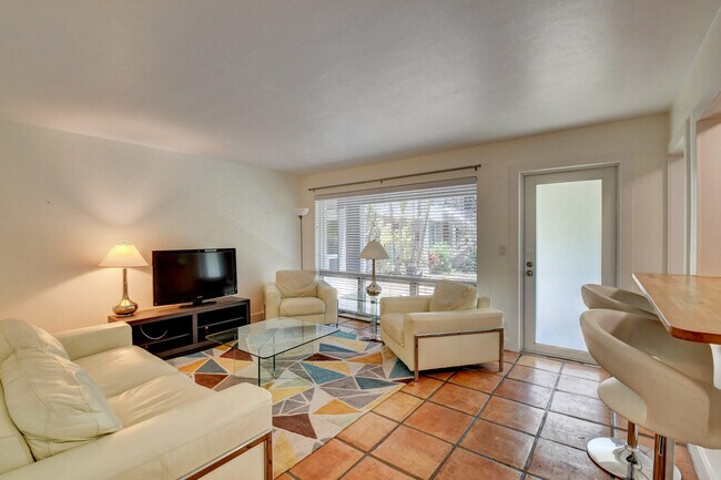 Building Photo - 414 Seasage Dr