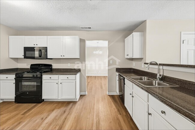 Foto del edificio - 3094 Lonetree Point
