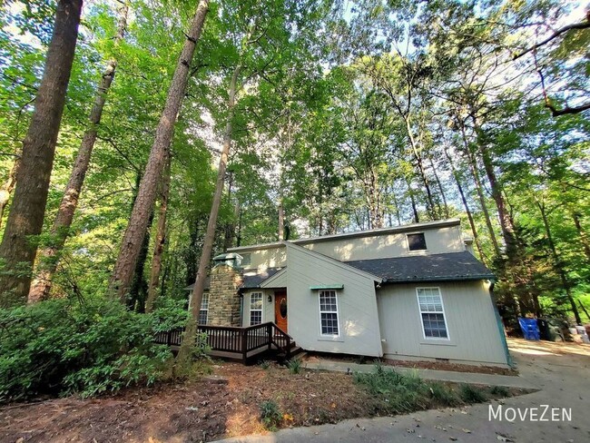 Foto del edificio - Single Family Home on private wooded lot