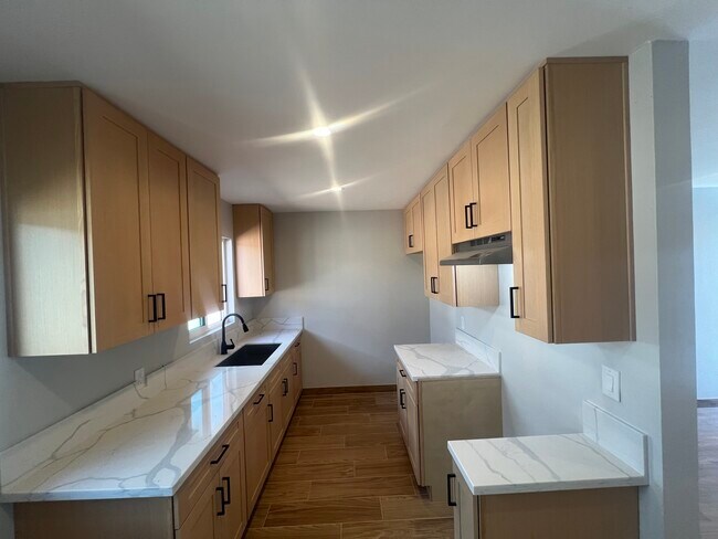 Foto del edificio - 6909 Fulton Ave