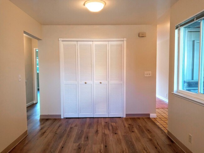 Foto del edificio - Charming 2bd Duplex With Private Yard & Garage