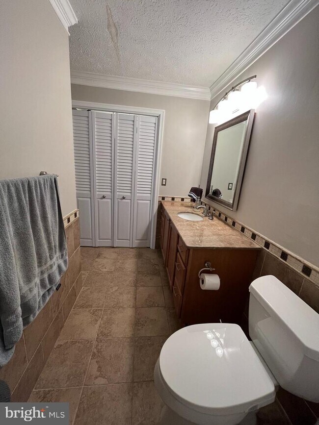 Building Photo - 7801 Willow Point Dr