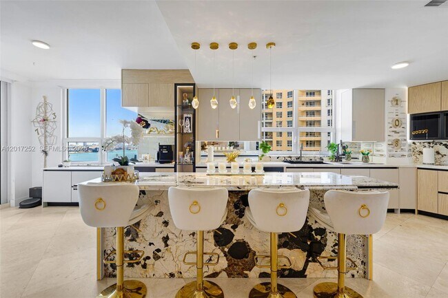 Foto del edificio - 848 Brickell Key Dr