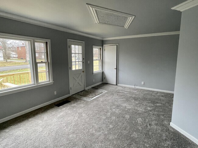 Foto del edificio - 235 Meadowbrook Ave