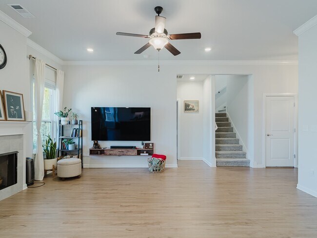 Foto del edificio - 460 Poplar Rd