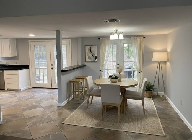 Foto del edificio - 8402 Spring Valley Dr