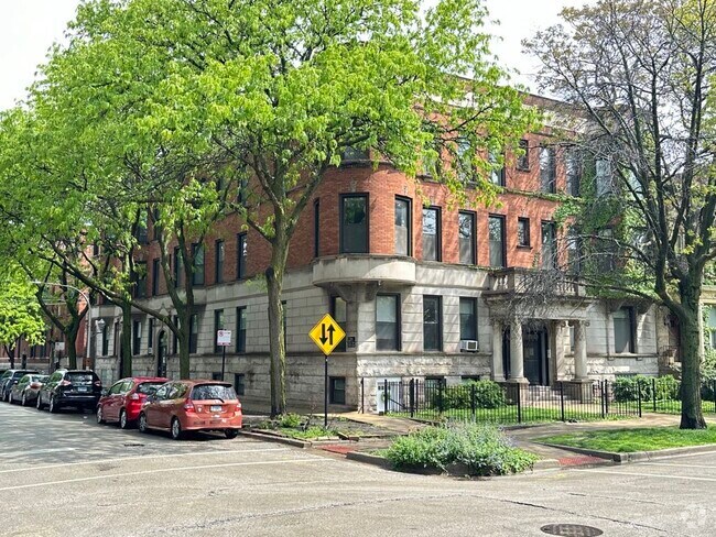 Building Photo - 856 W George St