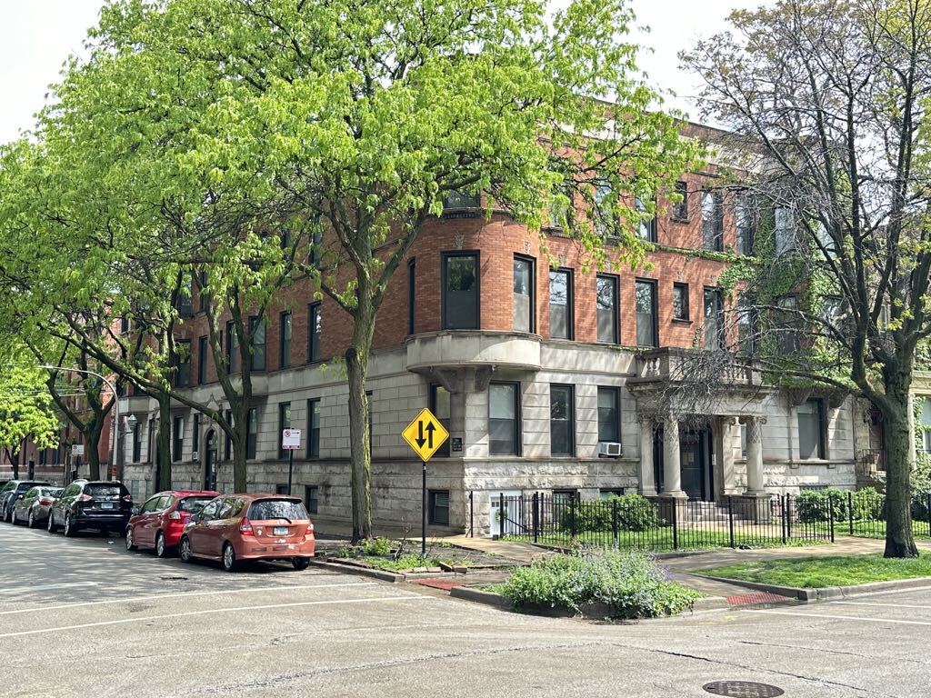 Primary Photo - 856 W George St