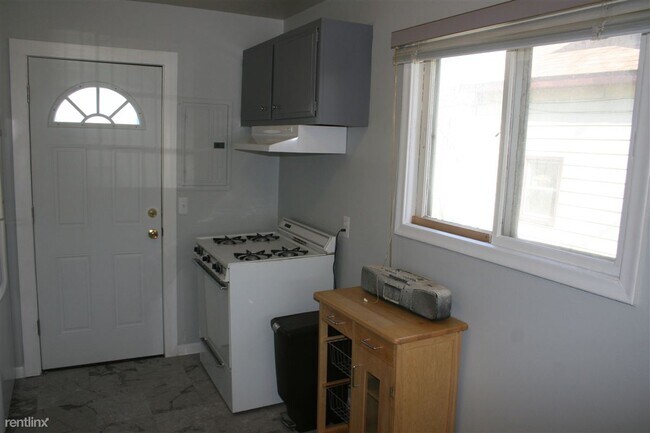 Building Photo - 871 Inglewood Ave