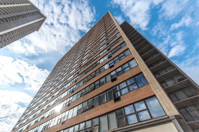 Foto principal - 6030 N Sheridan Rd