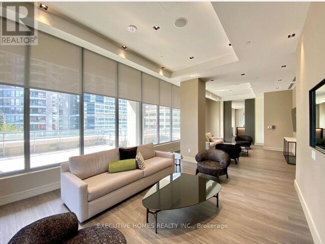 Building Photo - 25 Holly St