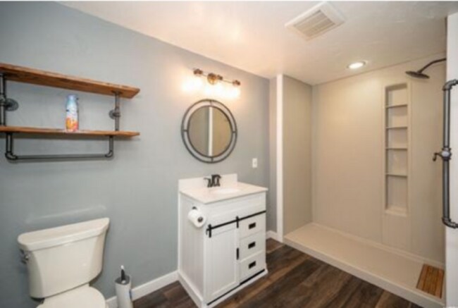 Building Photo - 14468 S Edgemere Dr