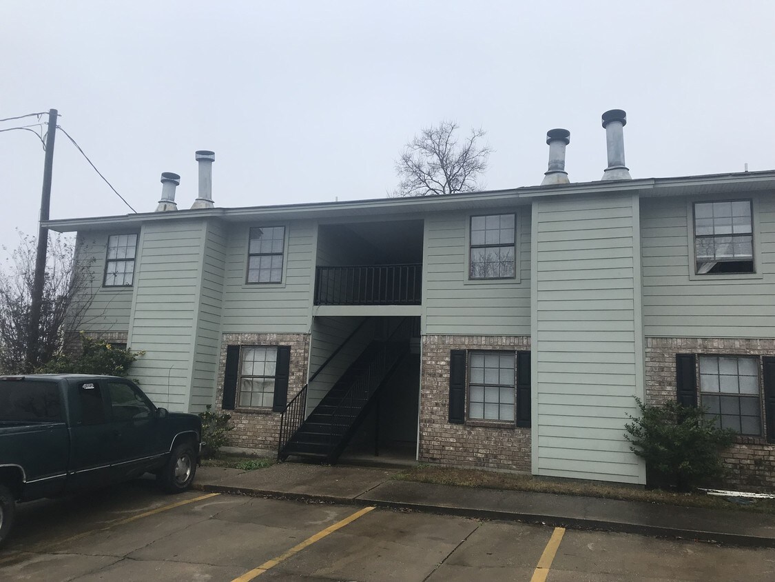 Foto principal - 821 Downing Pines Rd
