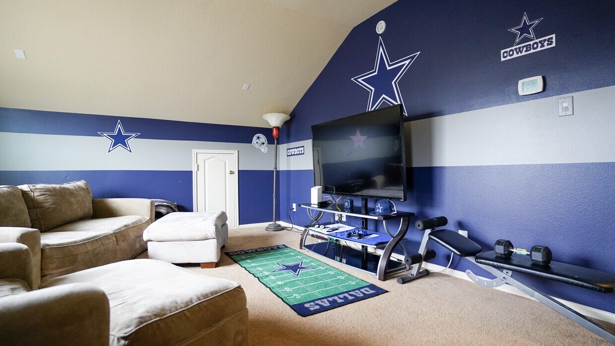 Primary Photo - 2109 Mooncrest Dr