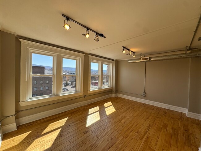 Building Photo - 92 S Main St