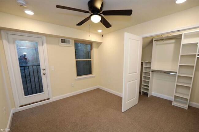 Foto del edificio - 4 br, 2 bath Triplex - 1950 N GRATZ ST Uni...