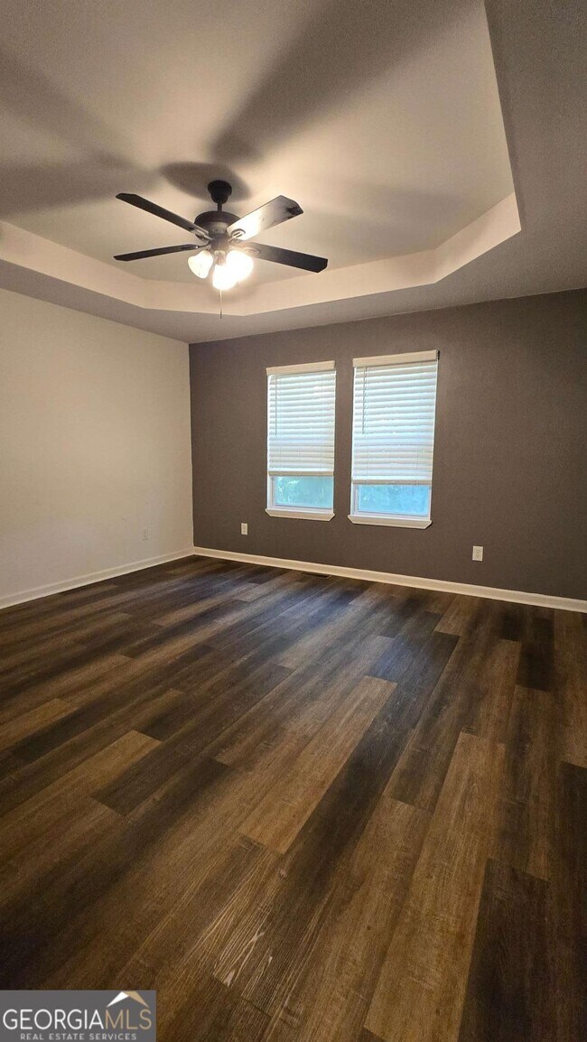 Building Photo - 912 Curry Cir SE