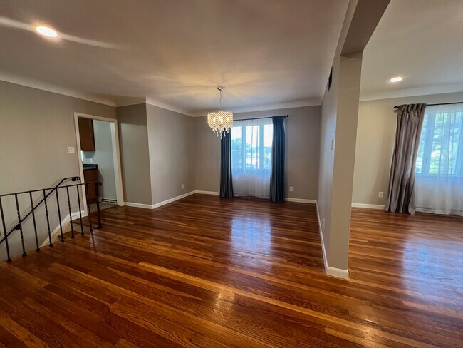 Building Photo - 115 Point Breeze Pl