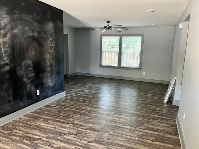 Large entry way with chalk wall - 202 Dixie Ave
