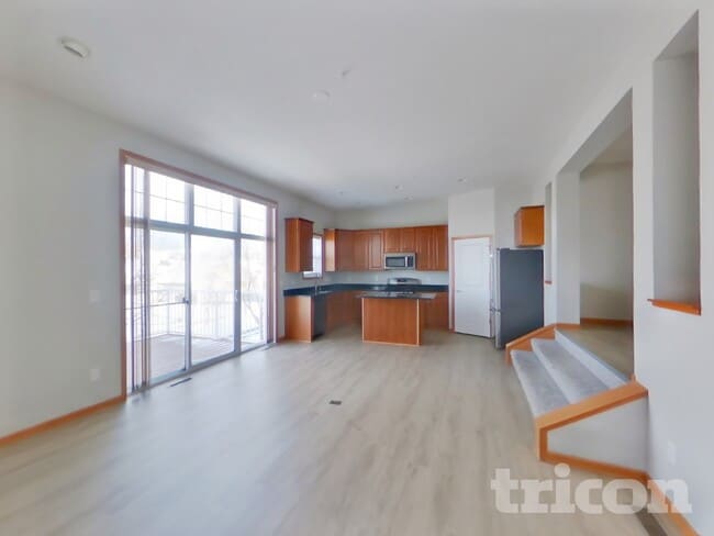 Building Photo - 1627 Fox Hunt Way